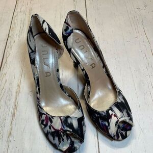 Unisa woman’s black/gray/cream fabric open toe heels. Size 6.5. Unjubilee3